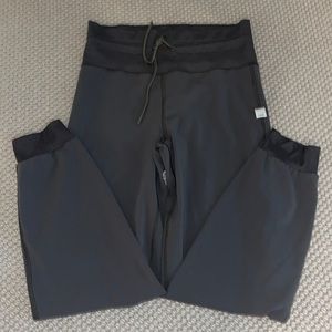 Vuori army green joggers!